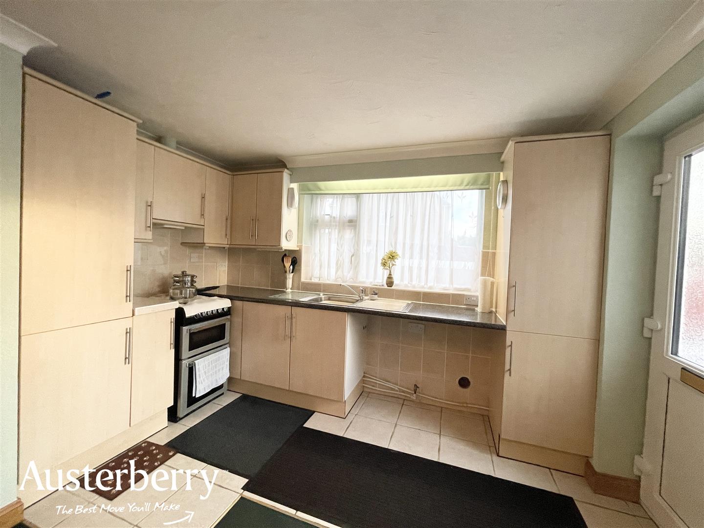 2 bed property in Waterdale Grove, Stoke-On-Trent